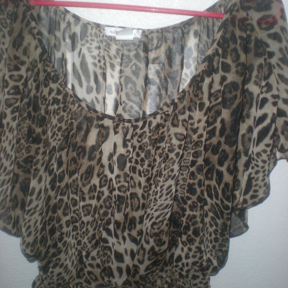 ROOMMATES Brand     Blouse     Size  Medium    New